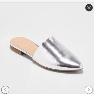 A new day silver junebug mule NWT